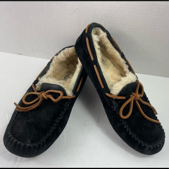 Ugg Australia Dakota Women's Size 6 M Loafers Black Slip-on Moccasin Slippers - Picture 1 of 12